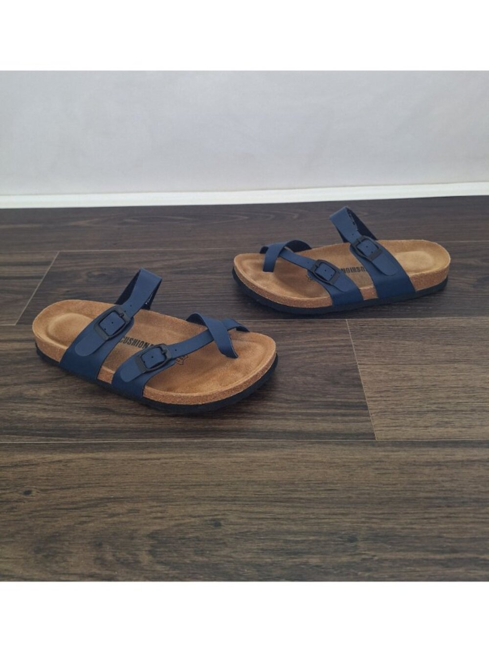 💙 Cushionaire Leather Footbed Sandals Women's Size 7.5 Navy Blue Comfort - Picture 7 of 7